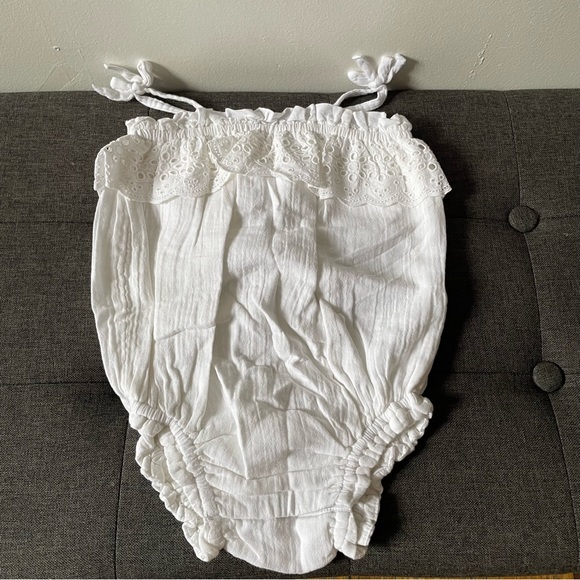 Baby Gap White Eyelet Ruffle Romper 12-18 months - Picture 3 of 9